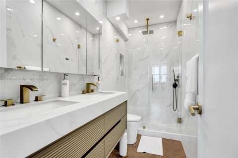 Condo in Hallandale Beach, Florida, 2 bedrooms  № 1861402 - photo 30