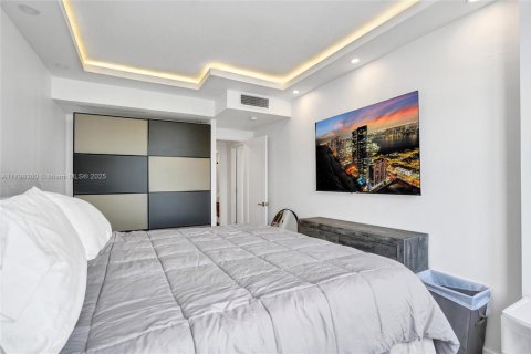 Condo in Hallandale Beach, Florida, 2 bedrooms  № 1861402 - photo 22