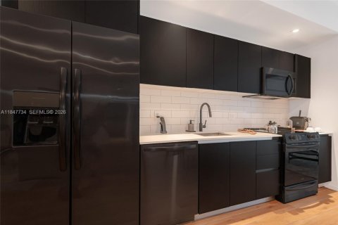 Condo in Miami, Florida, 2 bedrooms  № 2248000 - photo 19