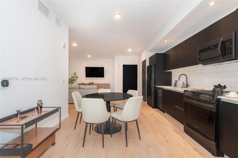 Condo in Miami, Florida, 2 bedrooms  № 2248000 - photo 13