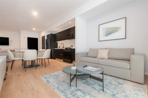 Condo in Miami, Florida, 2 bedrooms  № 2248000 - photo 14