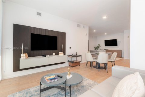 Condo in Miami, Florida, 2 bedrooms  № 2248000 - photo 15