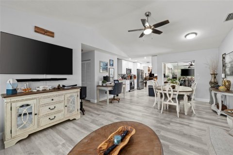Villa ou maison à vendre à Port Charlotte, Floride: 3 chambres, 184.32 m2 № 2216659 - photo 11