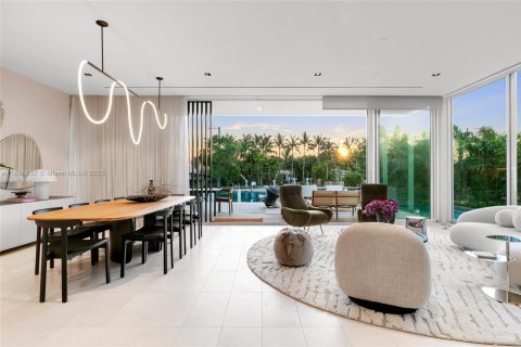 House in Miami Beach, Florida 4 bedrooms, 442.31 sq.m. № 1948563 - photo 30