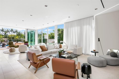 House in Miami Beach, Florida 4 bedrooms, 442.31 sq.m. № 1948563 - photo 19