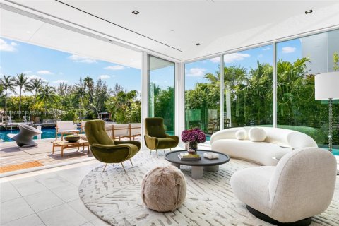 House in Miami Beach, Florida 4 bedrooms, 442.31 sq.m. № 1948563 - photo 2