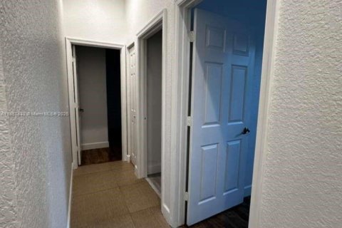 House in Weston, Florida 3 bedrooms, 143.63 sq.m. № 1933140 - photo 11