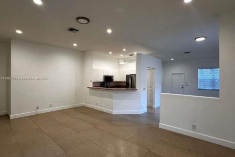 House in Weston, Florida 3 bedrooms, 143.63 sq.m. № 1933140 - photo 6