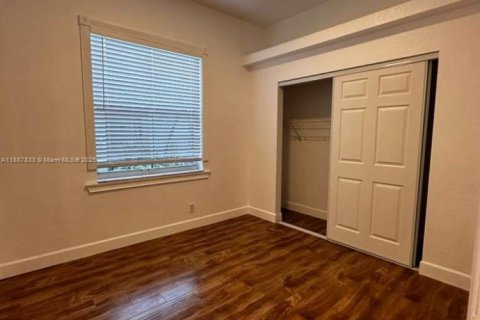 House in Weston, Florida 3 bedrooms, 143.63 sq.m. № 1933140 - photo 12