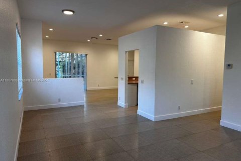 House in Weston, Florida 3 bedrooms, 143.63 sq.m. № 1933140 - photo 4