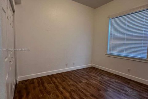 House in Weston, Florida 3 bedrooms, 143.63 sq.m. № 1933140 - photo 13