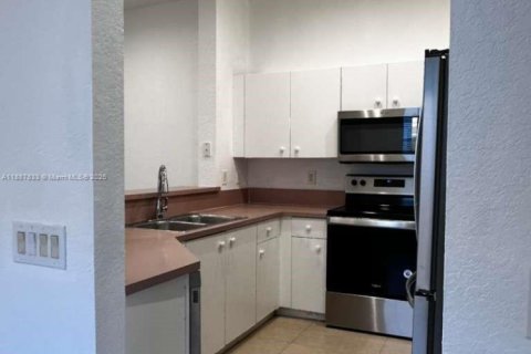 House in Weston, Florida 3 bedrooms, 143.63 sq.m. № 1933140 - photo 9