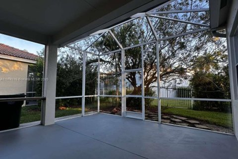 House in Weston, Florida 3 bedrooms, 143.63 sq.m. № 1933140 - photo 18