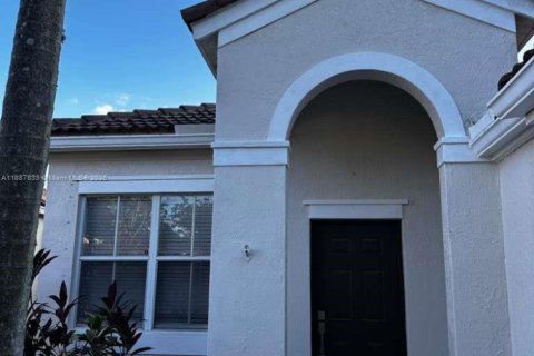 House in Weston, Florida 3 bedrooms, 143.63 sq.m. № 1933140 - photo 3