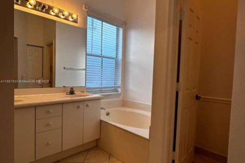 House in Weston, Florida 3 bedrooms, 143.63 sq.m. № 1933140 - photo 14