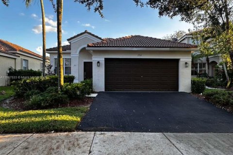 House in Weston, Florida 3 bedrooms, 143.63 sq.m. № 1933140 - photo 1