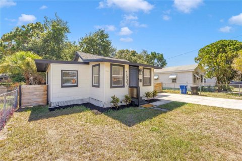 House in Saint Petersburg, Florida 3 bedrooms, 108.79 sq.m. № 2223631
