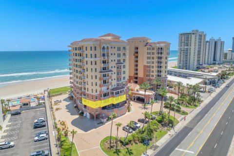 Condo in Daytona Beach, Florida, 3 bedrooms № 2205654 - photo 30