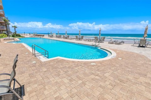 Condo in Daytona Beach, Florida, 3 bedrooms № 2205654 - photo 23