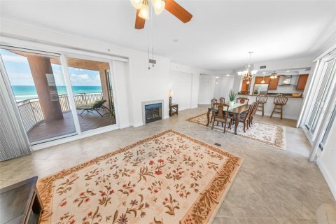 Condo in Daytona Beach, Florida, 3 bedrooms № 2205654 - photo 6