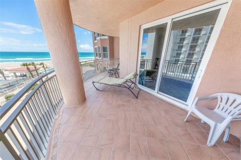 Condo in Daytona Beach, Florida, 3 bedrooms № 2205654 - photo 9