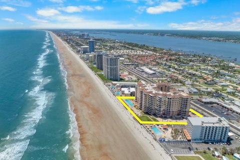 Condo in Daytona Beach, Florida, 3 bedrooms № 2205654 - photo 2