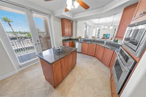 Condo in Daytona Beach, Florida, 3 bedrooms № 2205654 - photo 16