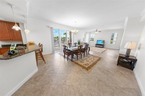 Condo in Daytona Beach, Florida, 3 bedrooms № 2205654 - photo 4