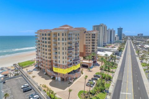 Condo in Daytona Beach, Florida, 3 bedrooms № 2205654 - photo 3