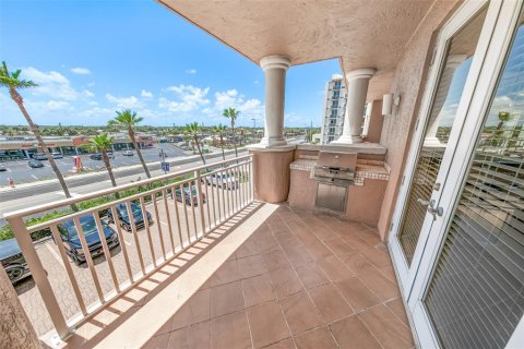 Condo in Daytona Beach, Florida, 3 bedrooms № 2205654 - photo 17