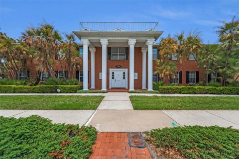 Immobilier commercial à vendre à Tampa, Floride: 752.14 m2 № 1780317 - photo 10