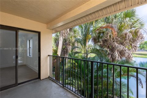 Condo in Sunrise, Florida, 1 bedroom  № 2056178 - photo 9