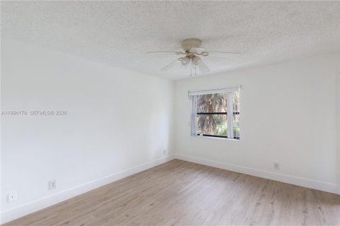 Condo in Sunrise, Florida, 1 bedroom  № 2056178 - photo 11