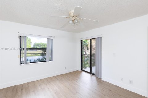 Condo in Sunrise, Florida, 1 bedroom  № 2056178 - photo 10