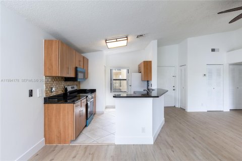 Condo in Sunrise, Florida, 1 bedroom  № 2056178 - photo 7