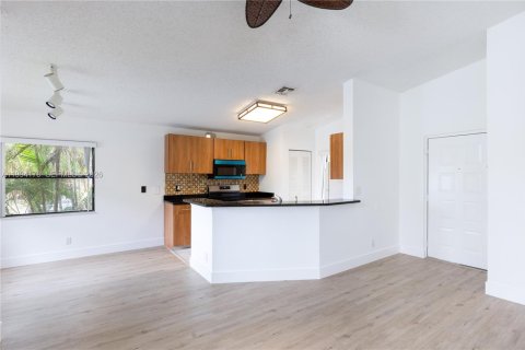 Condo in Sunrise, Florida, 1 bedroom  № 2056178 - photo 4