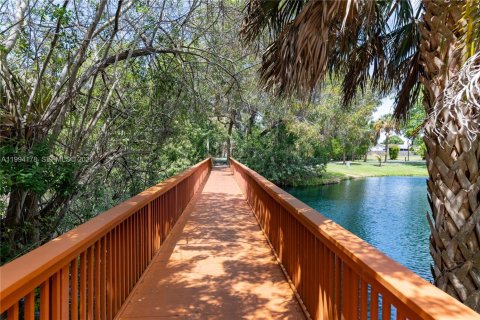 Condo in Sunrise, Florida, 1 bedroom  № 2056178 - photo 16