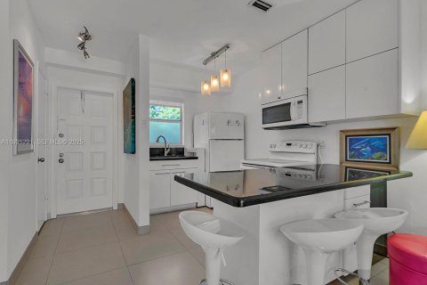 Купить таунхаус в Ки-Бискейн, Флорида 2 спальни, 81.29м2, № 1993378 - фото 10