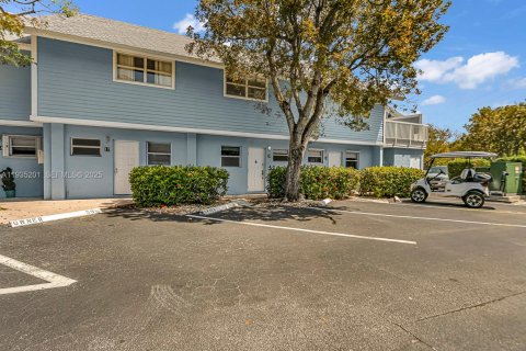 Купить таунхаус в Ки-Бискейн, Флорида 2 спальни, 81.29м2, № 1993378 - фото 5