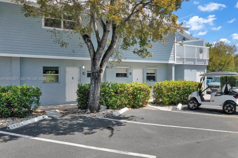 Купить таунхаус в Ки-Бискейн, Флорида 2 спальни, 81.29м2, № 1993378 - фото 4