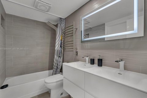 Купить таунхаус в Ки-Бискейн, Флорида 2 спальни, 81.29м2, № 1993378 - фото 19