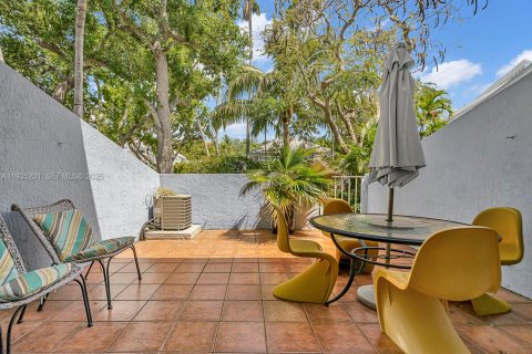 Купить таунхаус в Ки-Бискейн, Флорида 2 спальни, 81.29м2, № 1993378 - фото 24