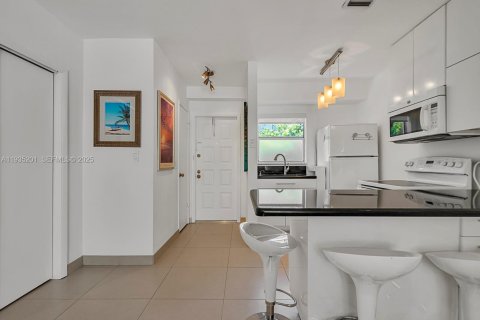 Купить таунхаус в Ки-Бискейн, Флорида 2 спальни, 81.29м2, № 1993378 - фото 7