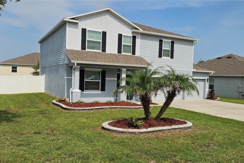 House in Fruitland Park, Florida 4 bedrooms, 252.14 sq.m. № 2220048 - photo 2