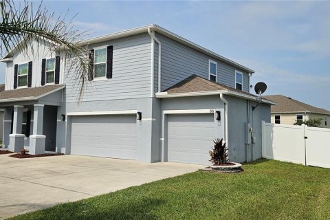 House in Fruitland Park, Florida 4 bedrooms, 252.14 sq.m. № 2220048 - photo 3