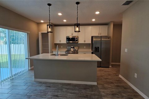 House in Fruitland Park, Florida 4 bedrooms, 252.14 sq.m. № 2220048 - photo 13