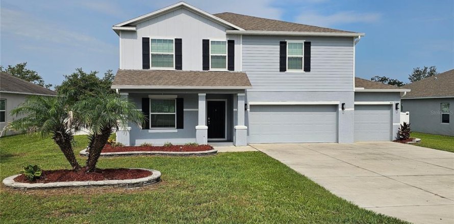 House in Fruitland Park, Florida 4 bedrooms, 252.14 sq.m. № 2220048