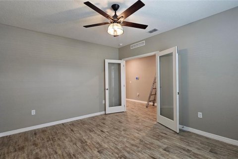 House in Fruitland Park, Florida 4 bedrooms, 252.14 sq.m. № 2220048 - photo 7