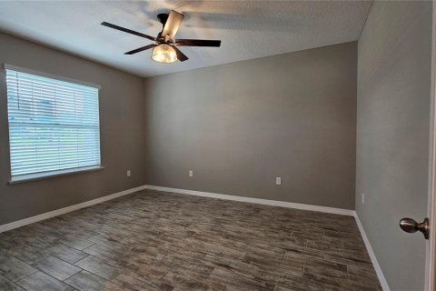 House in Fruitland Park, Florida 4 bedrooms, 252.14 sq.m. № 2220048 - photo 6