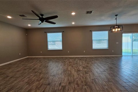 House in Fruitland Park, Florida 4 bedrooms, 252.14 sq.m. № 2220048 - photo 10